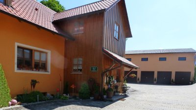 probstbauer-bauernhofurlaub-oberpfaelzer-wald-familienurlaub-innenhof-400